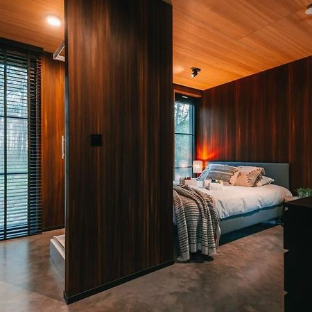Huswell - Cozy Forest Cabinet With Private Hot Tub Villa Stekene Buitenkant foto