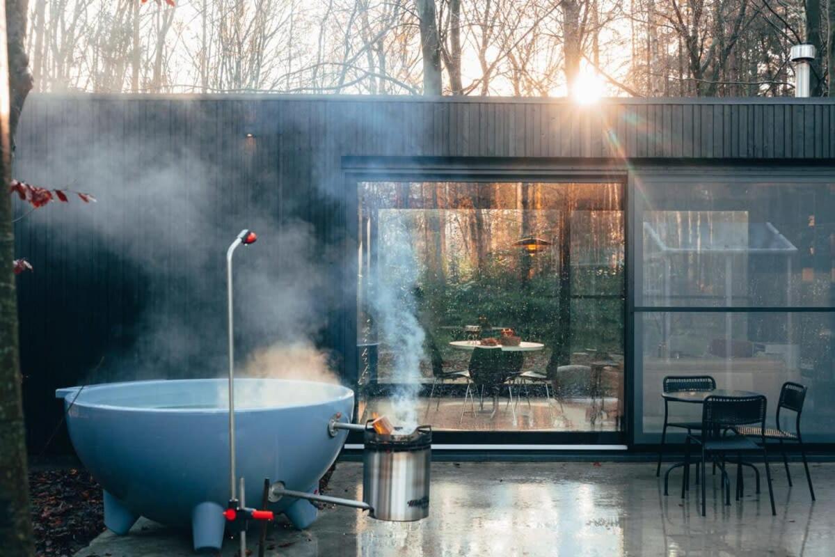 Huswell - Cozy Forest Cabinet With Private Hot Tub Villa Stekene Buitenkant foto