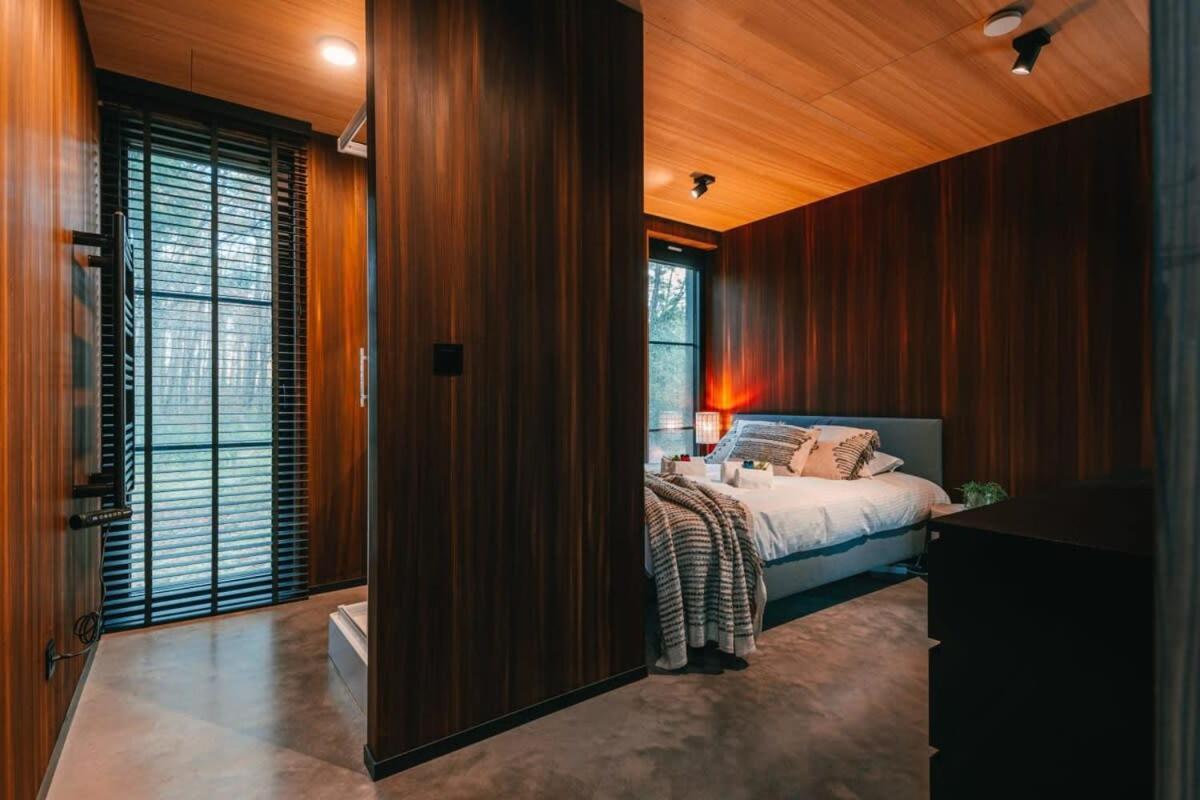 Huswell - Cozy Forest Cabinet With Private Hot Tub Villa Stekene Buitenkant foto