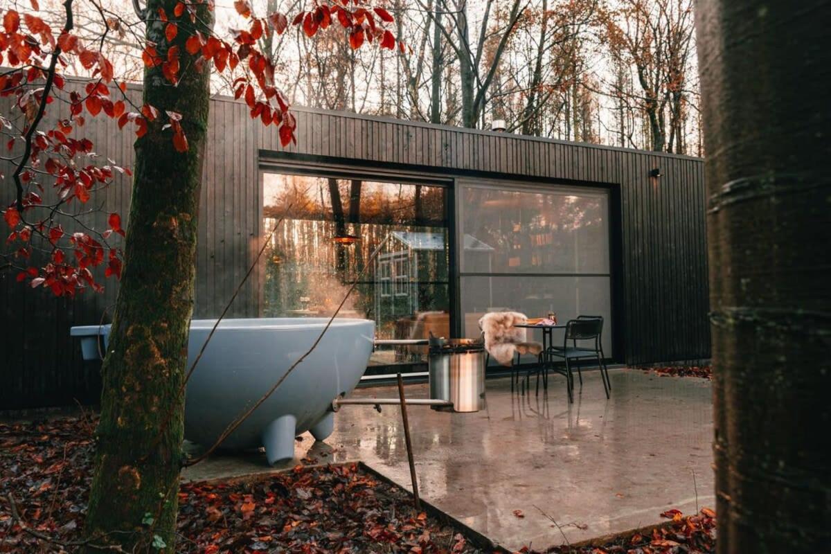Huswell - Cozy Forest Cabinet With Private Hot Tub Villa Stekene Buitenkant foto