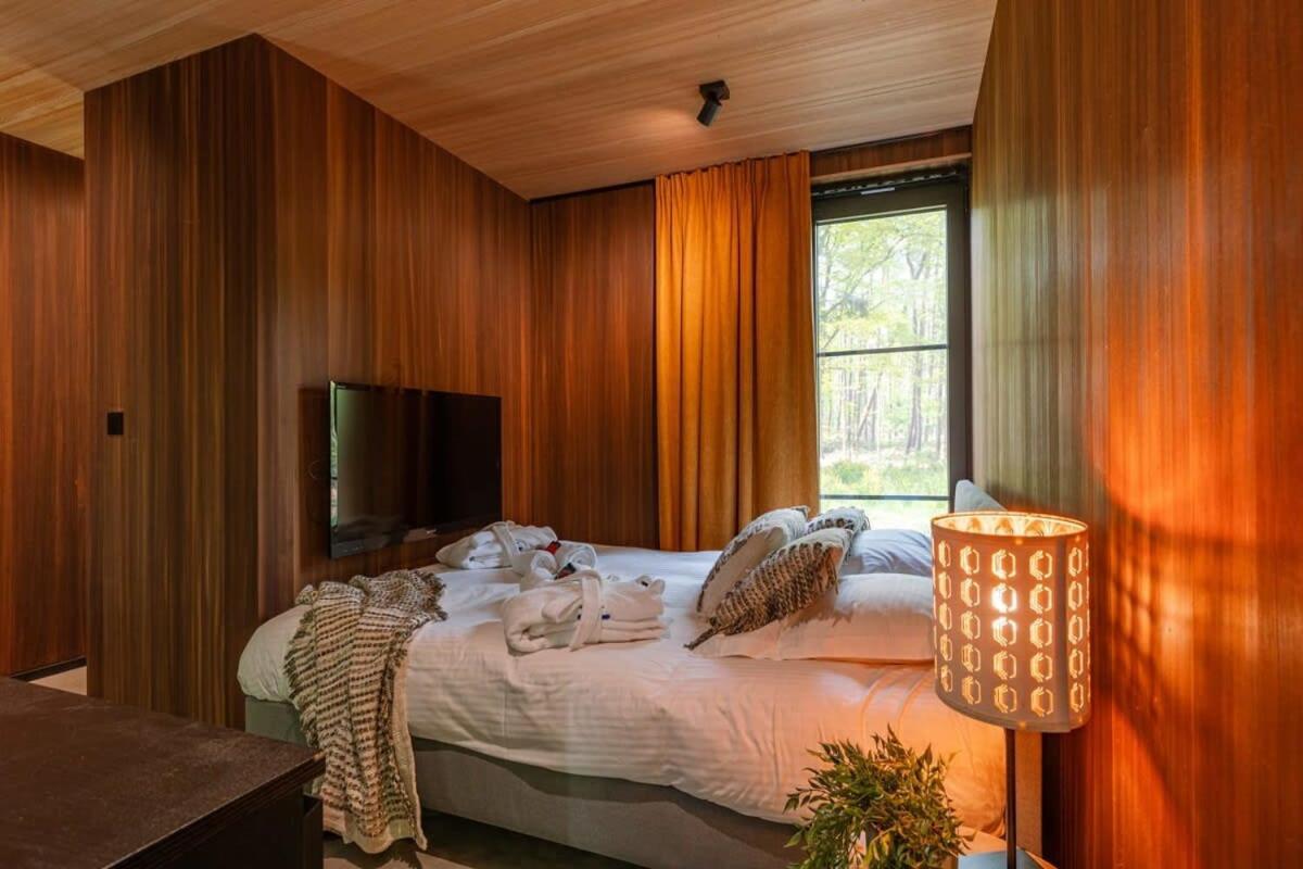 Huswell - Cozy Forest Cabinet With Private Hot Tub Villa Stekene Buitenkant foto