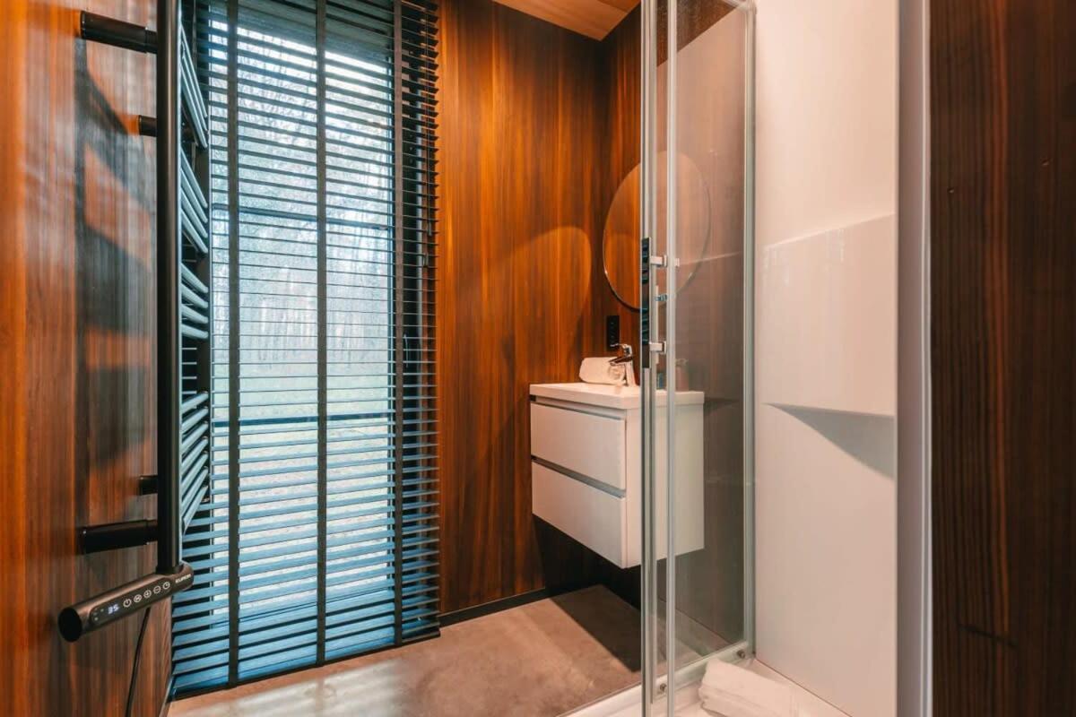 Huswell - Cozy Forest Cabinet With Private Hot Tub Villa Stekene Buitenkant foto