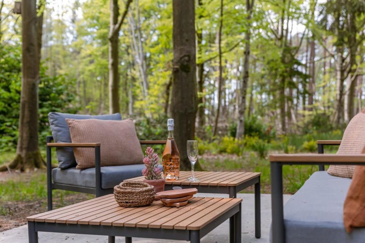 Huswell - Cozy Forest Cabinet With Private Hot Tub Villa Stekene Buitenkant foto