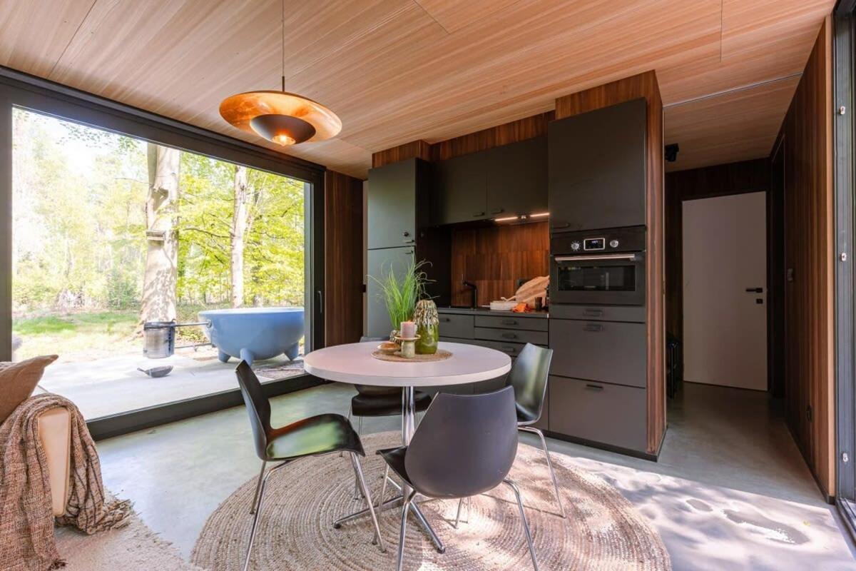 Huswell - Cozy Forest Cabinet With Private Hot Tub Villa Stekene Buitenkant foto