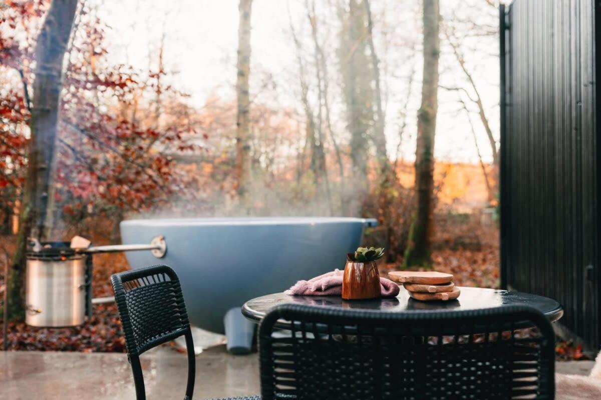 Huswell - Cozy Forest Cabinet With Private Hot Tub Villa Stekene Buitenkant foto