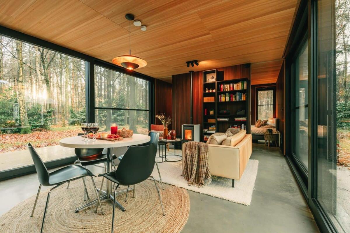 Huswell - Cozy Forest Cabinet With Private Hot Tub Villa Stekene Buitenkant foto