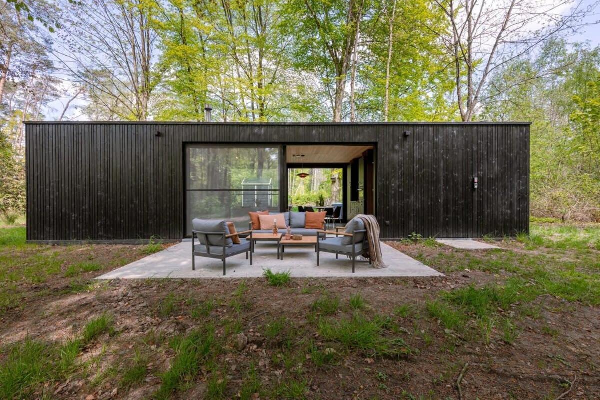 Huswell - Cozy Forest Cabinet With Private Hot Tub Villa Stekene Buitenkant foto
