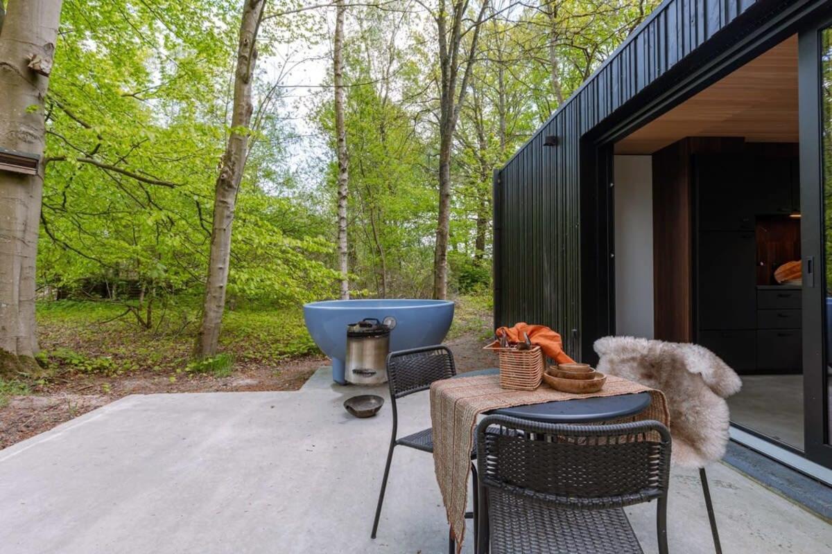 Huswell - Cozy Forest Cabinet With Private Hot Tub Villa Stekene Buitenkant foto